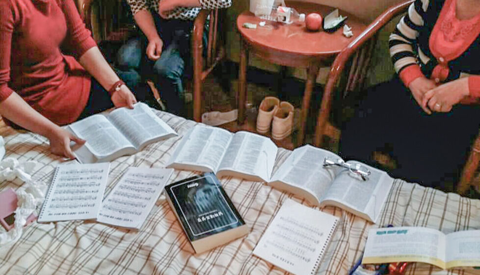 North Koreans Worshipping